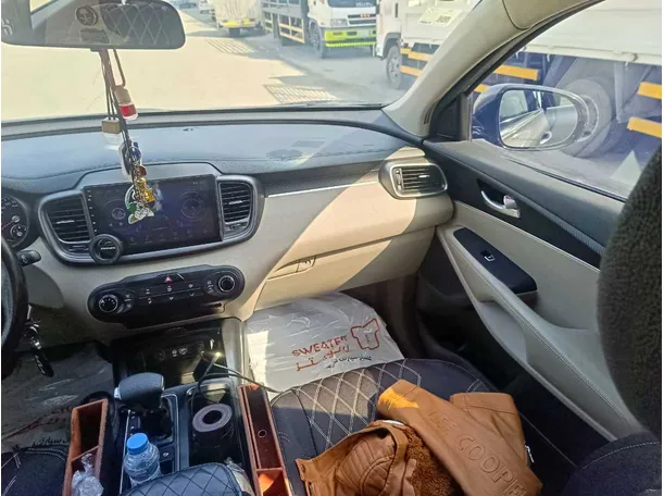 Car image 21