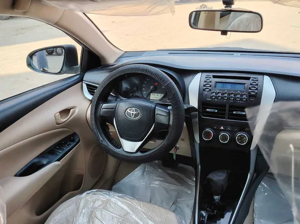 Car image 19