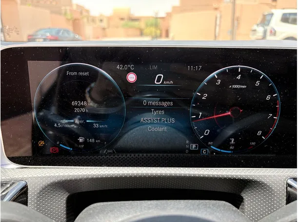 Car image 25