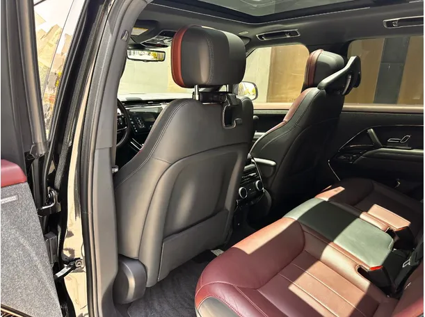 Car image 18