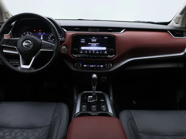 Car image 14