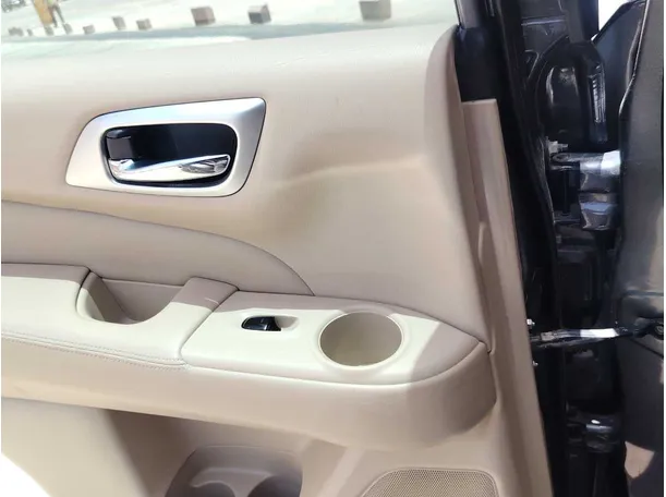 Car image 30