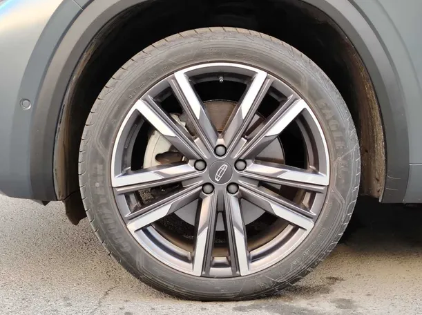 Car image 10