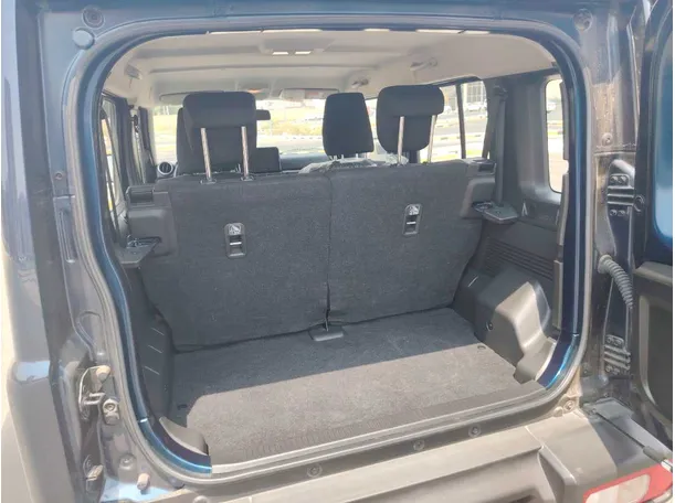 Car image 28