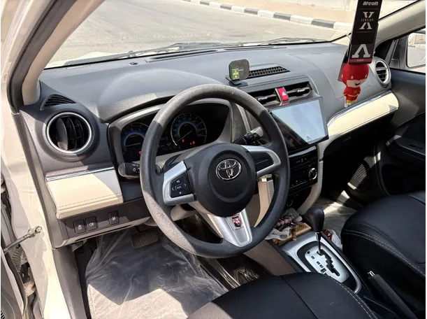 Car image 11