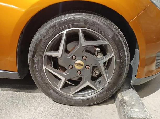 Car image 7
