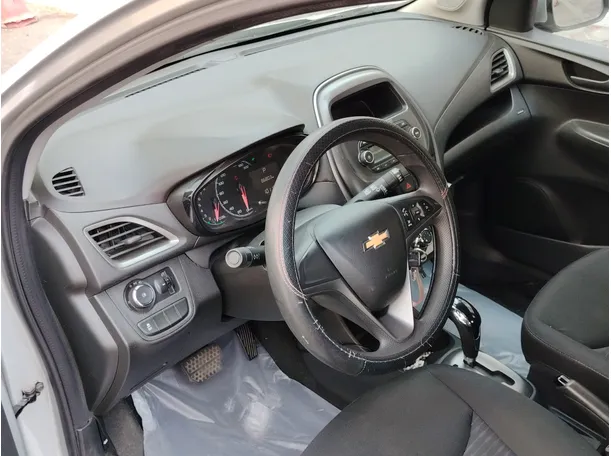 Car image 12