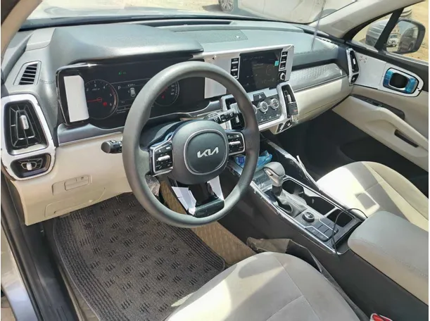 Car image 13