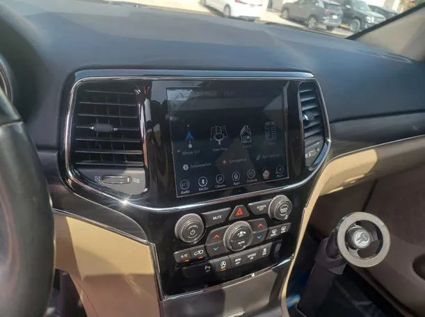 Car image 18