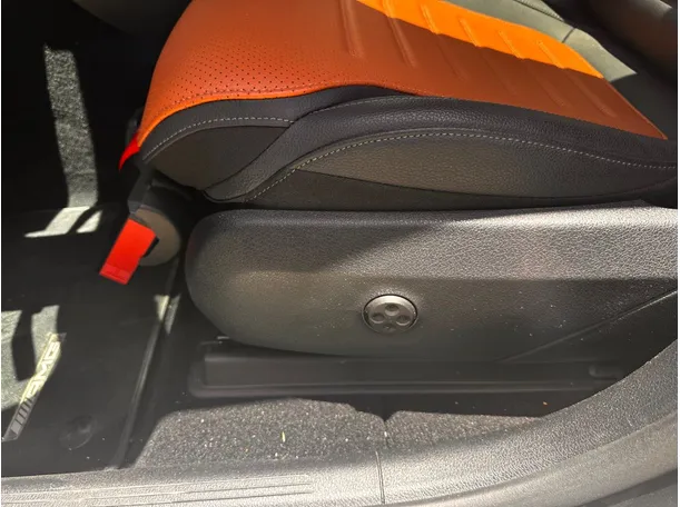 Car image 25