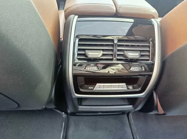 Car image 34