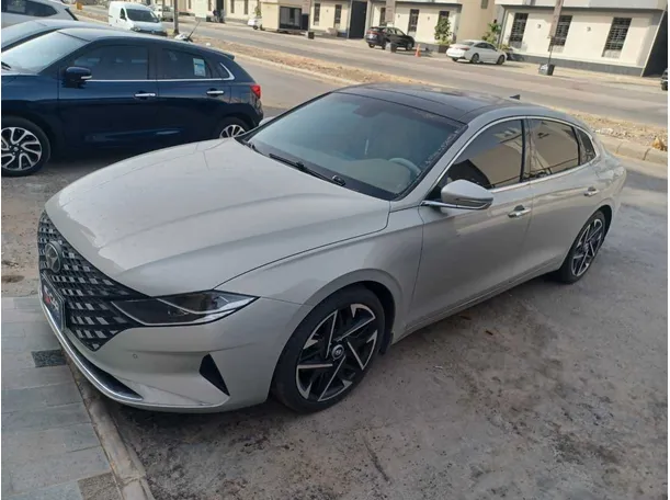 Car image 5