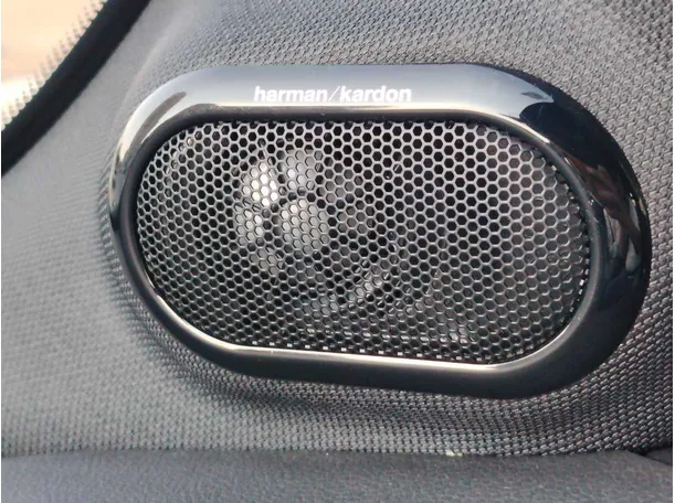 Car image 27