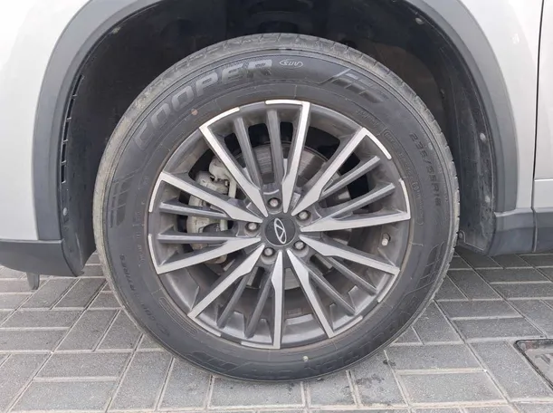 Car image 9