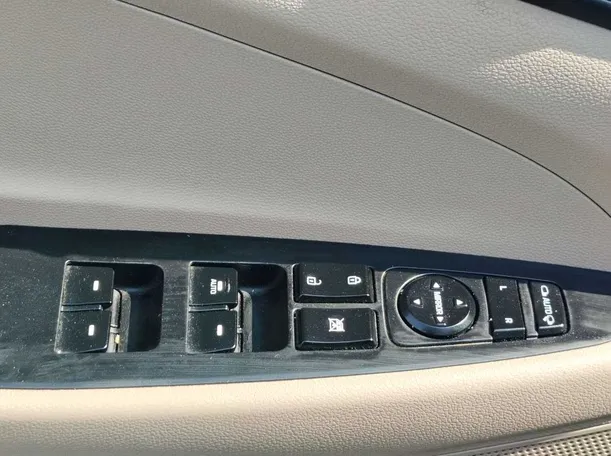 Car image 29