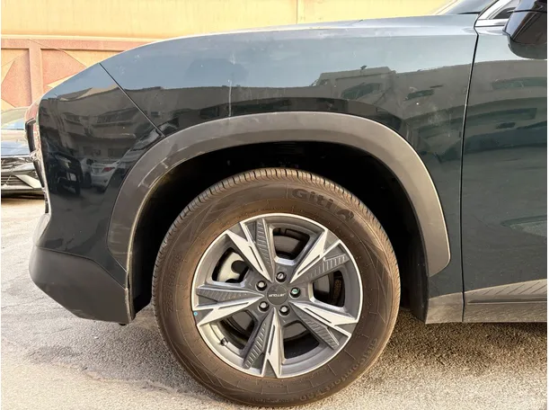 Car image 9