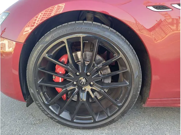 Car image 9