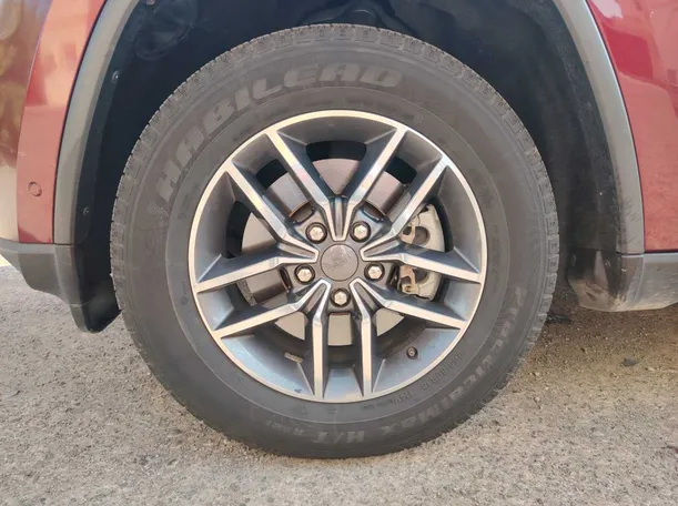 Car image 9