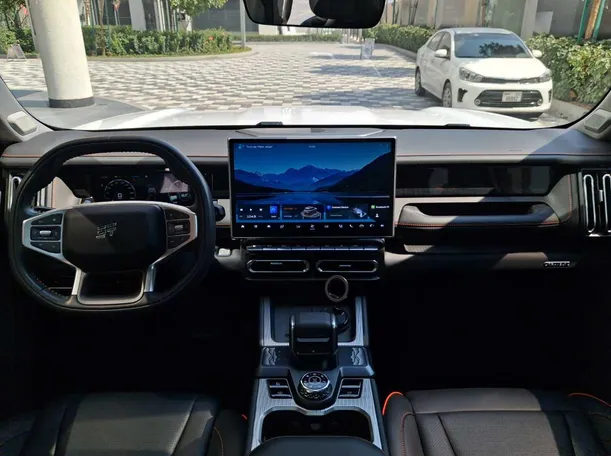 Car image 18