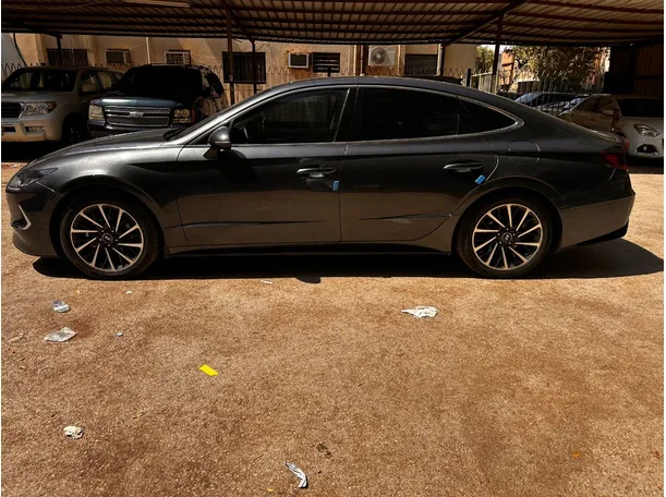Car image 8