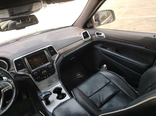 Car image 24