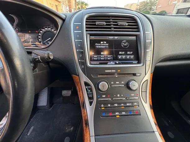 Car image 17