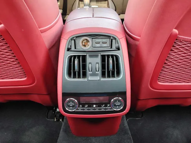 Car image 35