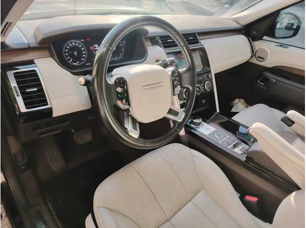 Car image 13