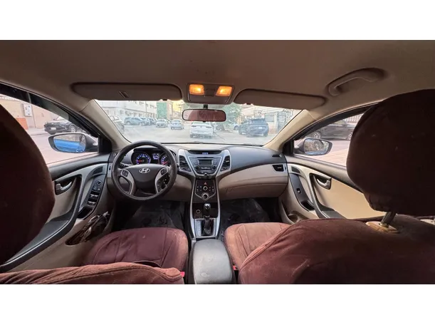 Car image 14