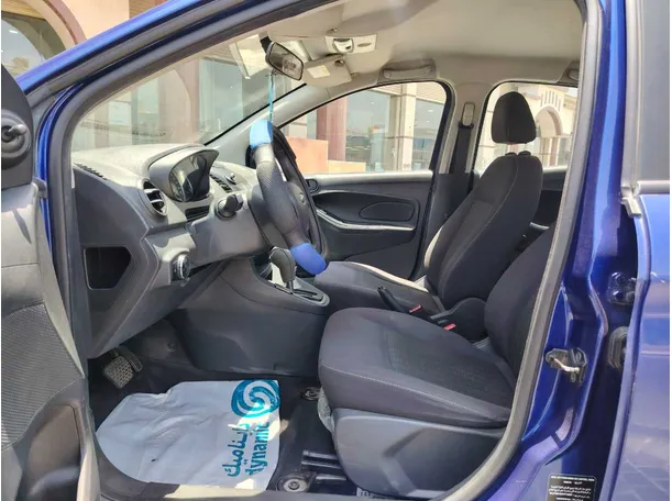 Car image 12