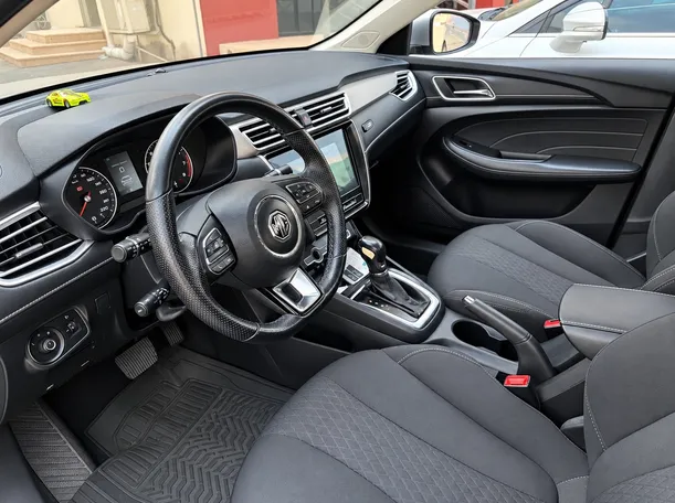 Car image 5