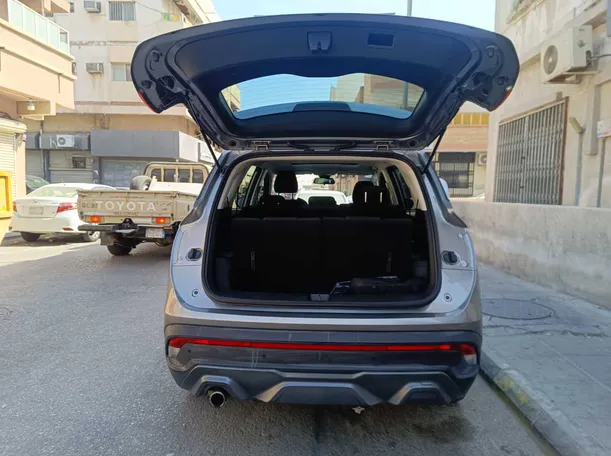 Car image 26