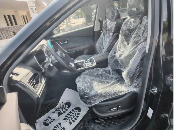 Car image 12