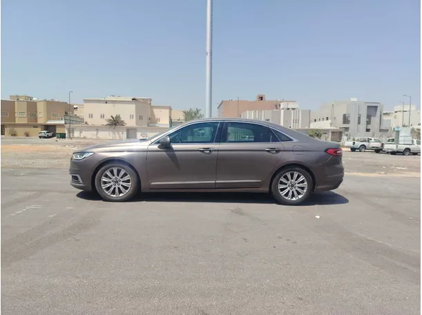 Car image 8