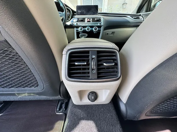 Car image 23