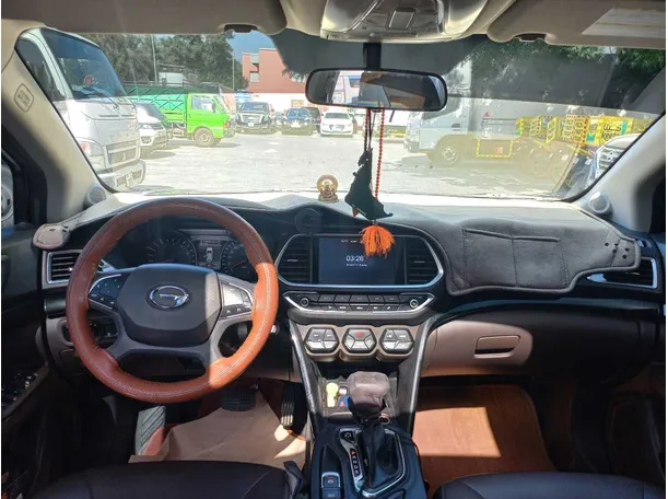 Car image 15
