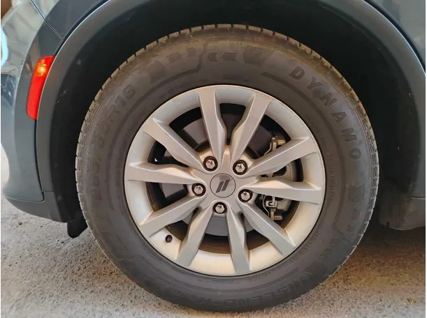Car image 10