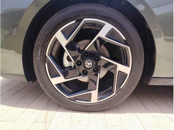 Car image 10