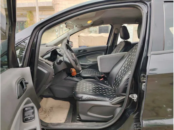 Car image 11