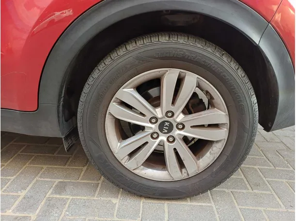 Car image 9