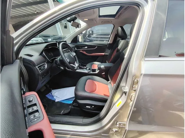 Car image 13