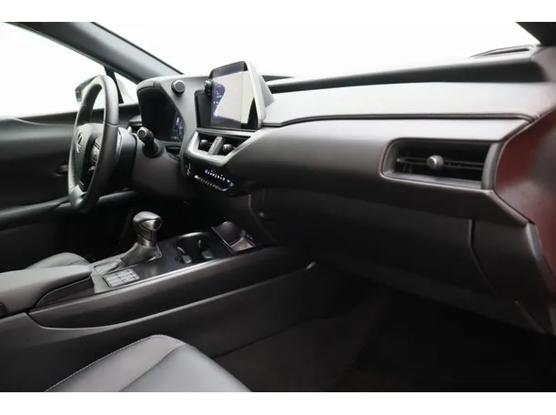 Car image 10