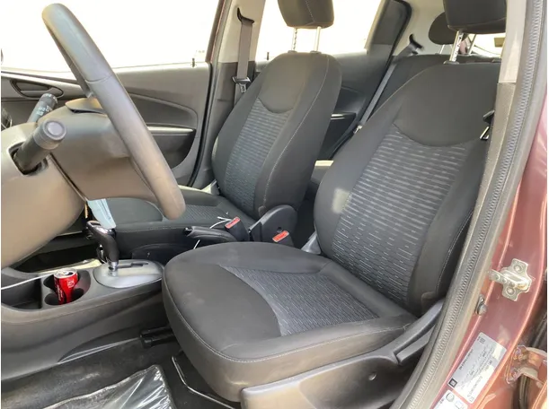 Car image 11
