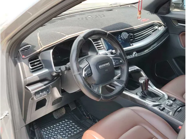Car image 13