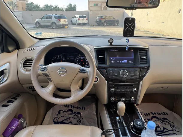 Car image 17