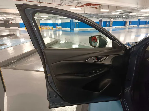 Car image 11