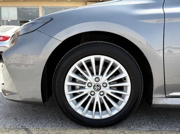 Car image 9