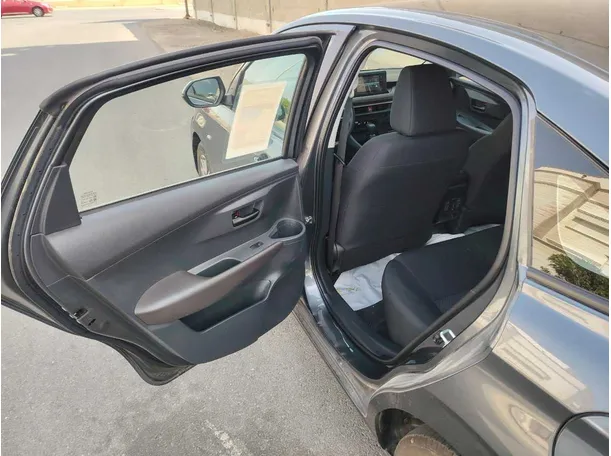 Car image 16