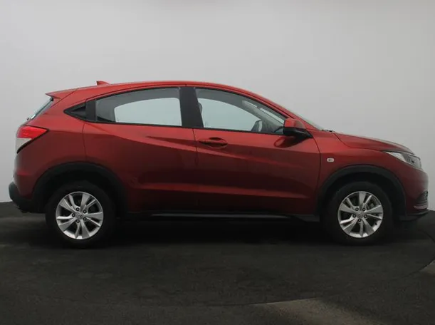 Car image 13