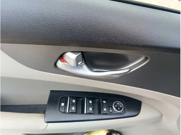 Car image 25